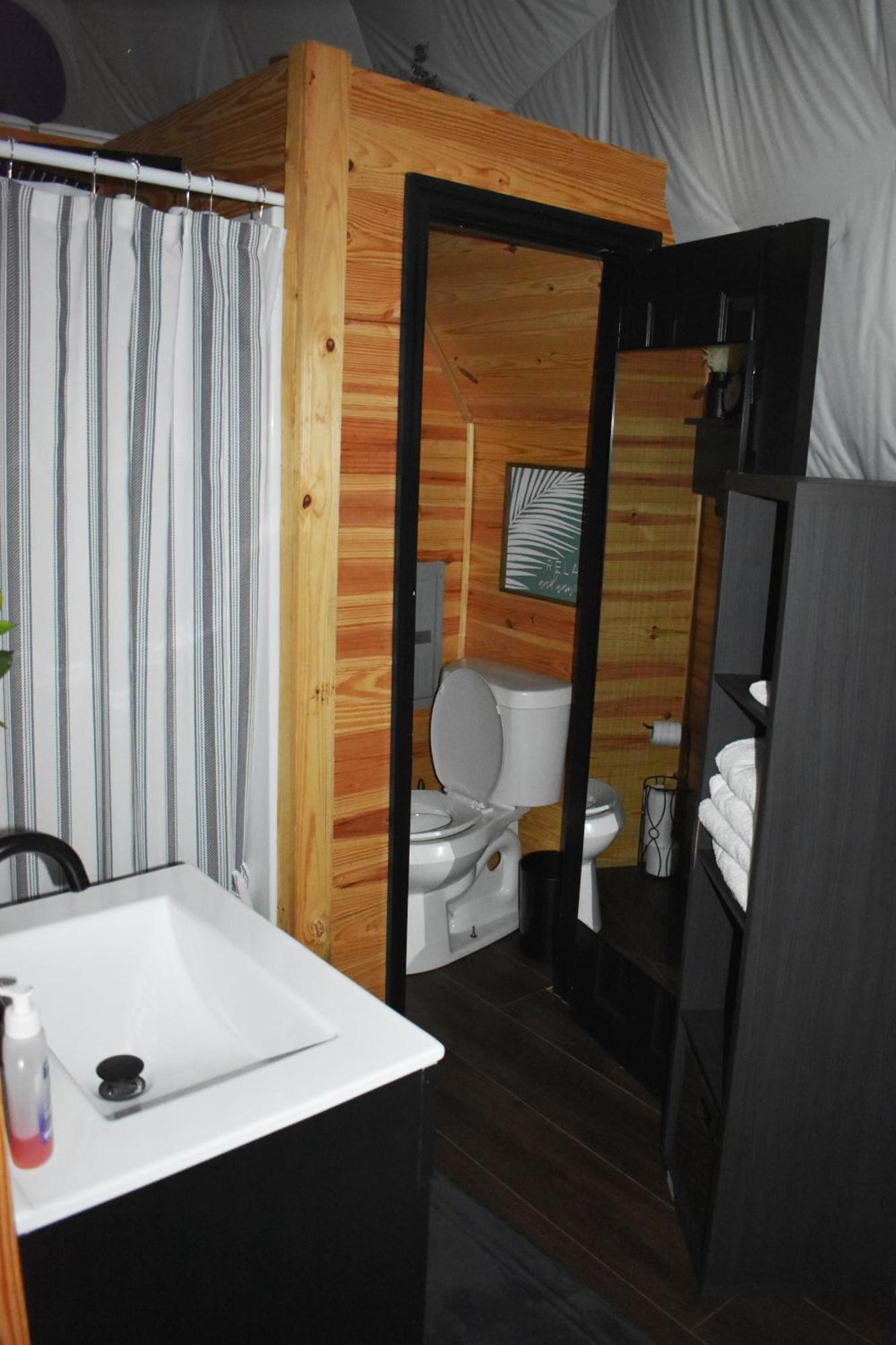 Waterfront Luxury Glamping Dome Hotel Rogersville Kültér fotó